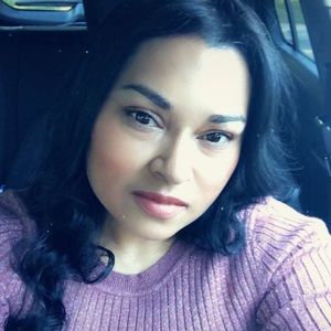 Meet your Posher, Senia